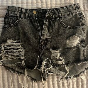 Cute black jean shorts!!